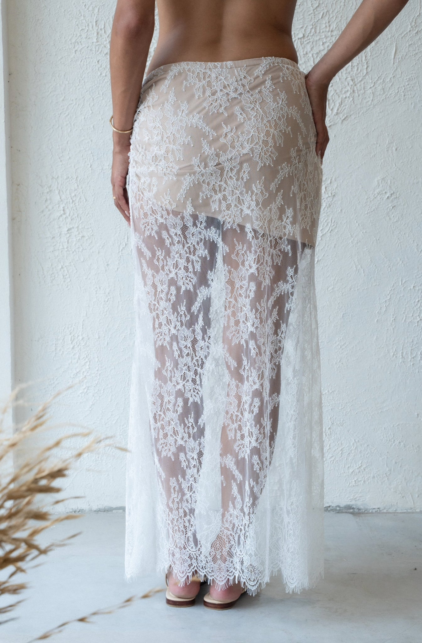 beige lace skirt